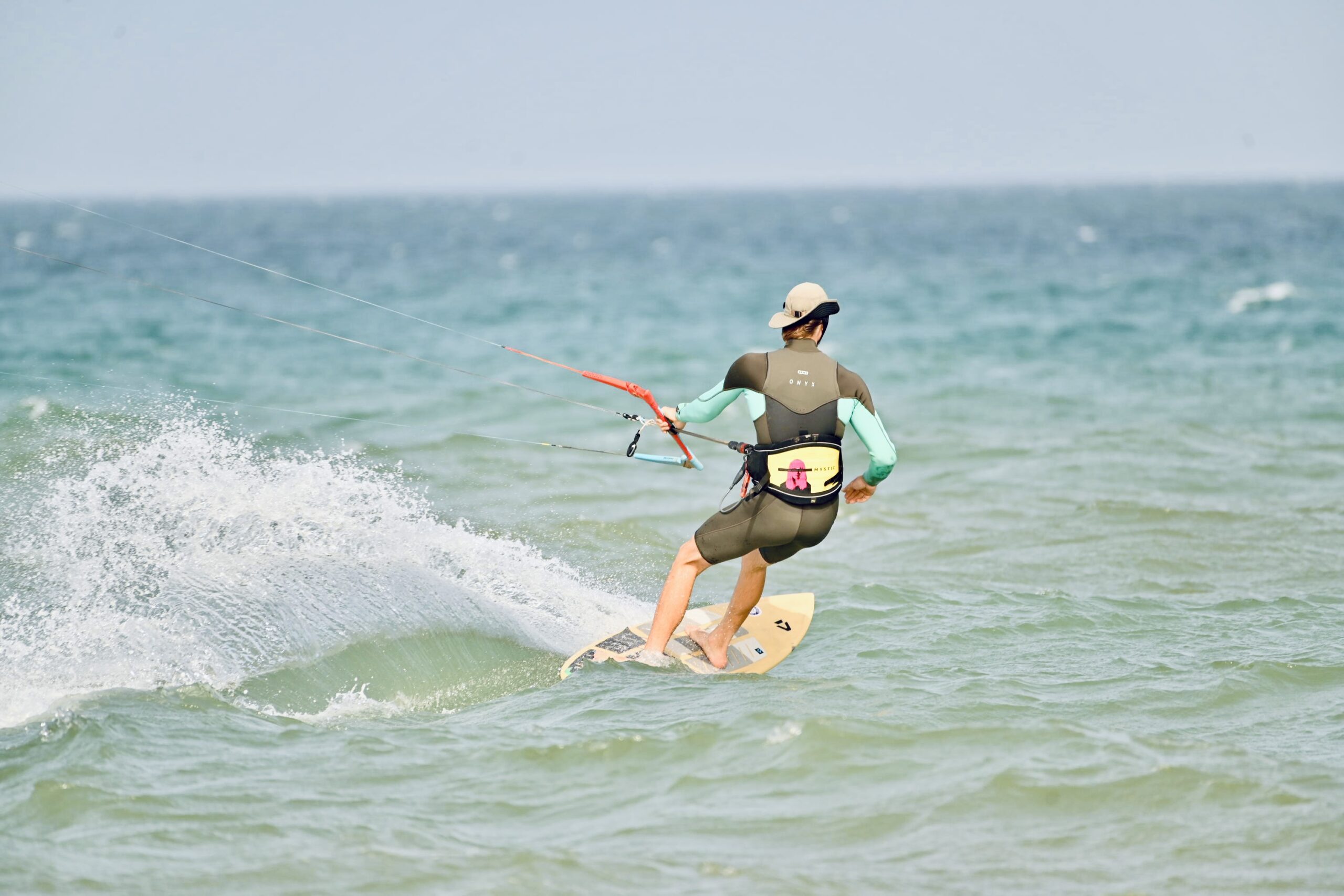 Kitesurf Essaouira | kitesurfeur en action avec grosses éclaboussures