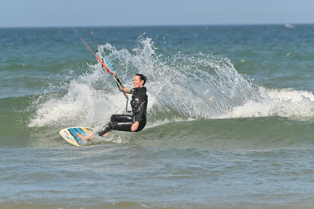 Surf Maroc | kitesurfeur en style surf avec grosses éclaboussures | 1