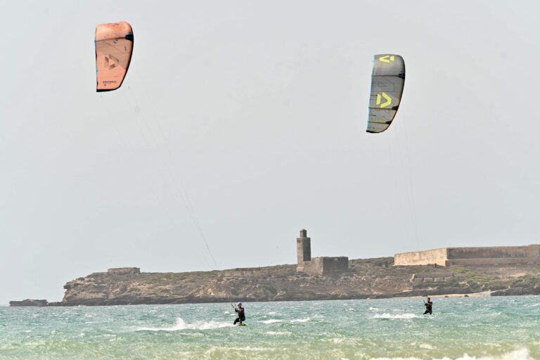 Kitesurf Essaouira | kites devant le fort d'Essaouira