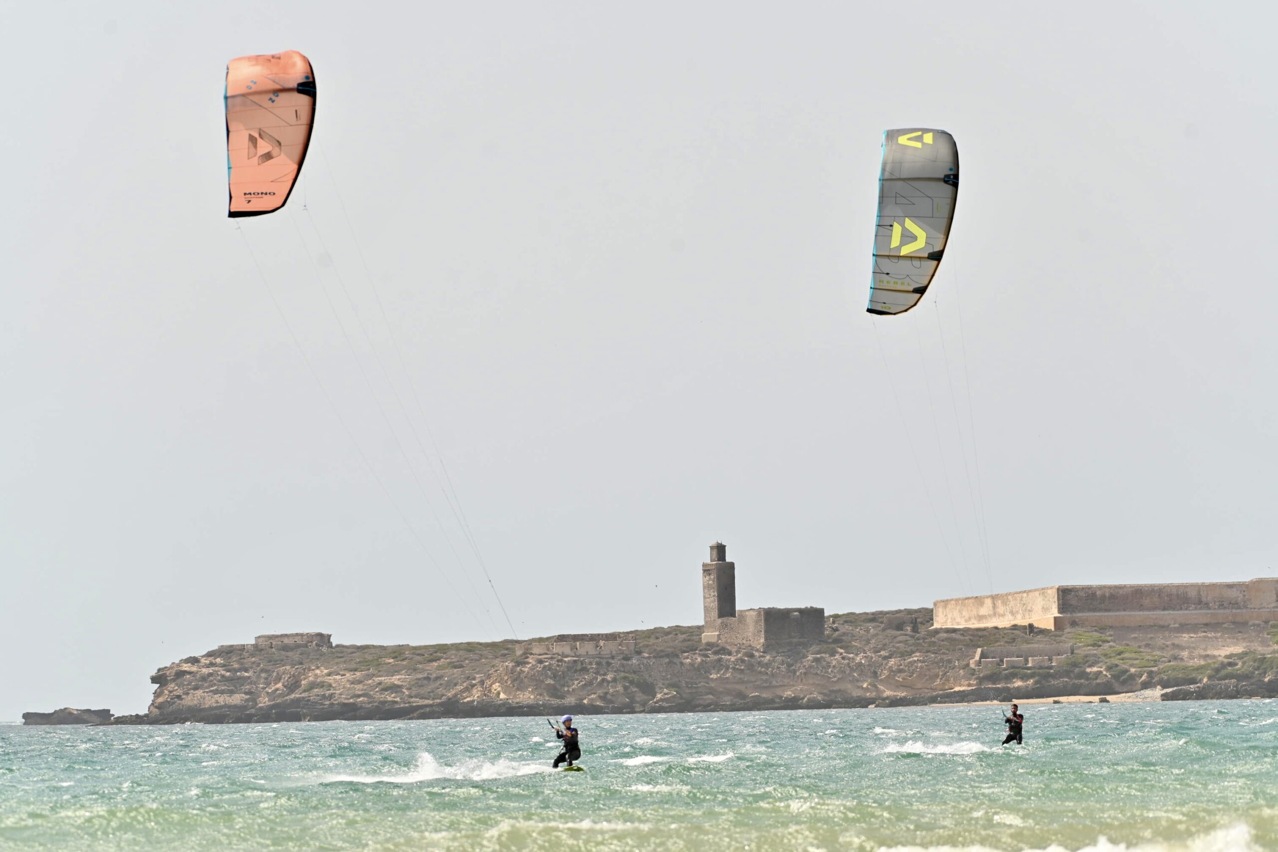 Kitesurf Essaouira | kites devant le fort d'Essaouira